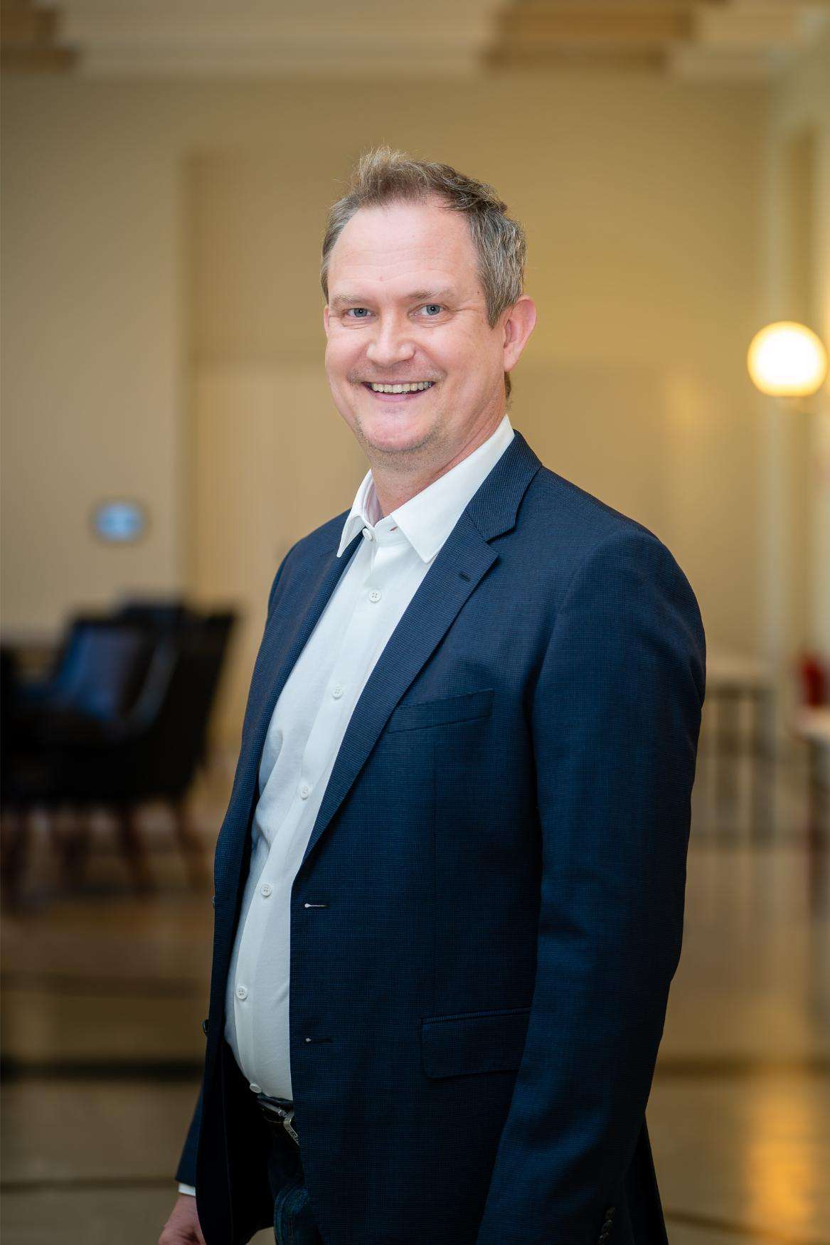 Professional headshots Helsinki employee in formal attire